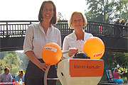 Tamara Zieschang und Johanna Wanka beim Kahnkorso in L&uuml;bben